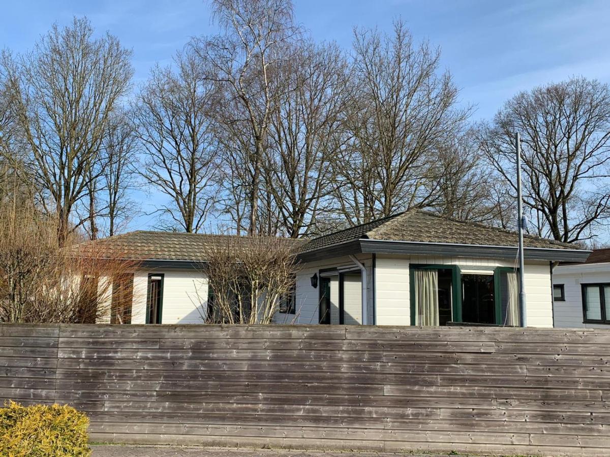 Ruim Familie Chalet Tot 4 Personen Op De Veluwe Bungalowpark De Kern Putten Extérieur photo