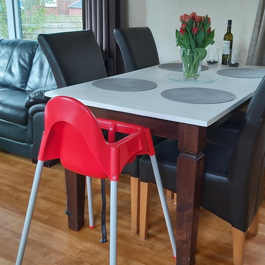Ruim Familie Chalet Tot 4 Personen Op De Veluwe Bungalowpark De Kern Putten Extérieur photo