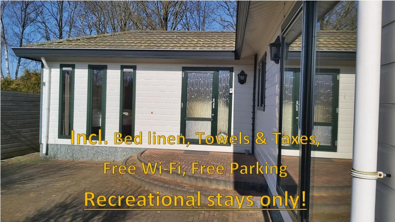 Ruim Familie Chalet Tot 4 Personen Op De Veluwe Bungalowpark De Kern Putten Extérieur photo