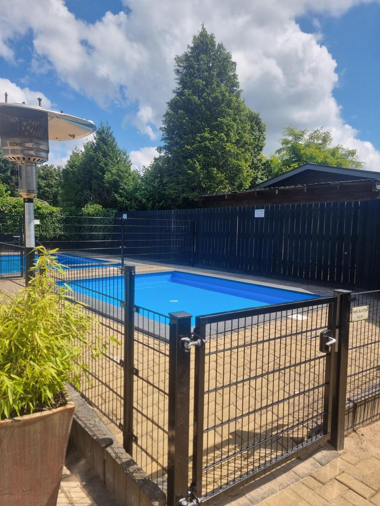 Ruim Familie Chalet Tot 4 Personen Op De Veluwe Bungalowpark De Kern Putten Extérieur photo